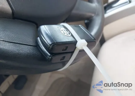 2005 Toyota Prius from USA, damaged, VIN JTDKB20U450124751